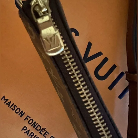 LOUIS VUITTON Monogram Mini Pochette Accessories - Picture 5 of 5